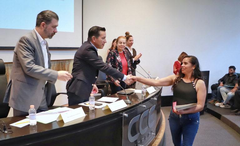 Entrega Sedeco tarjetas SIM a comunidades 