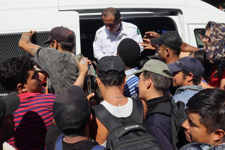 México halla a 343 migrantes abandonados en un tráiler en el oriente del país México halla a 343 migrantes abandonados en un tráiler en el oriente del país