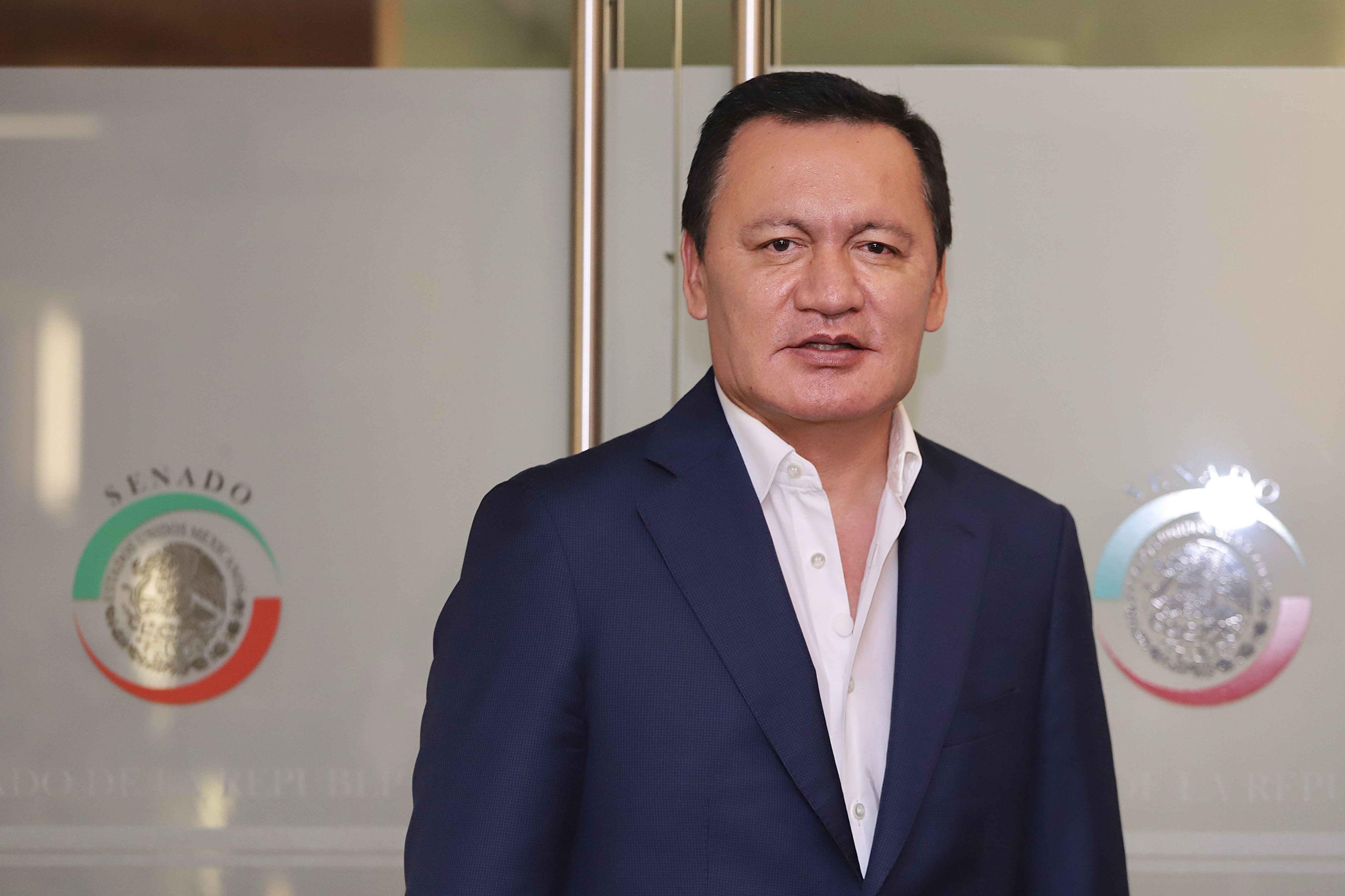 Osorio Chong anuncia su salida de bancada del PRI en el Senado Osorio Chong anuncia su salida de bancada del PRI en el Senado