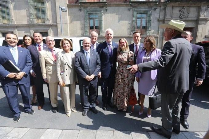 Recibe AMLO a congresistas de EU en Palacio Nacional Recibe AMLO a congresistas de EU en Palacio Nacional