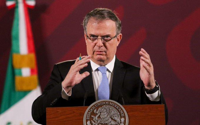 Ebrard presenta libro autobiográfico entre gritos de “¡presidente!” Ebrard presenta libro autobiográfico entre gritos de “¡presidente!”