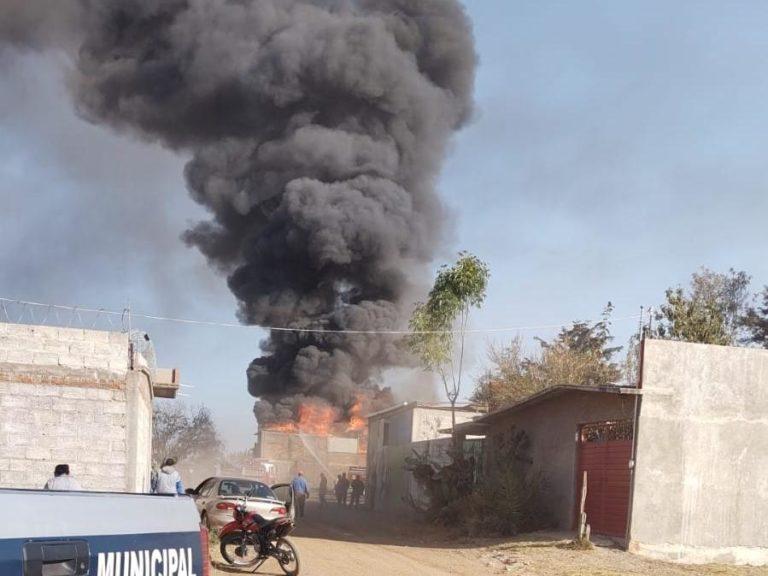 Se incendia fábrica de veladoras en Tulancingo Se incendia fábrica de veladoras en Tulancingo