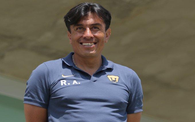 Pumas anuncia a Raúl Alpizar como nuevo técnico