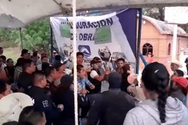 Se arma zafarrancho en inauguración de obra en Tezontepec Se arma zafarrancho en inauguración de obra en Tezontepec