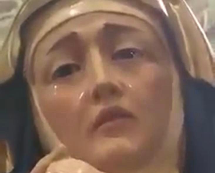 Feligreses captan a la Virgen de Dolores con presuntas “lágrimas” en los ojos