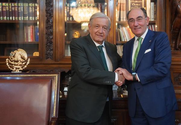 López Obrador anuncia “nacionalización” tras compra de 13 plantas a Iberdrola López Obrador anuncia “nacionalización” tras compra de 13 plantas a Iberdrola
