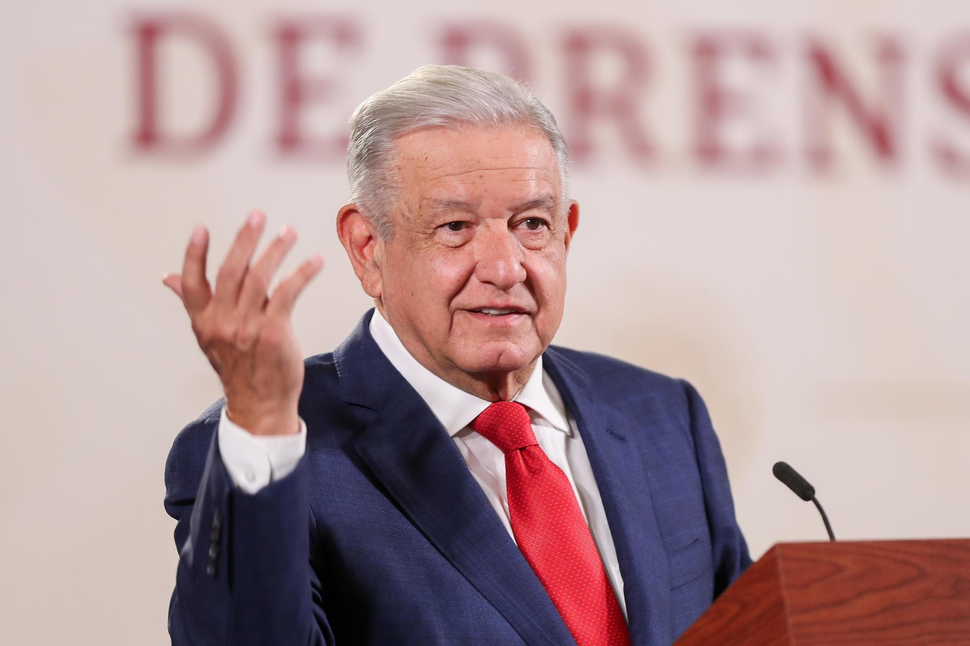 Culpa AMLO a EEUU de filtrar viajes de lujo de jefe del Ejército