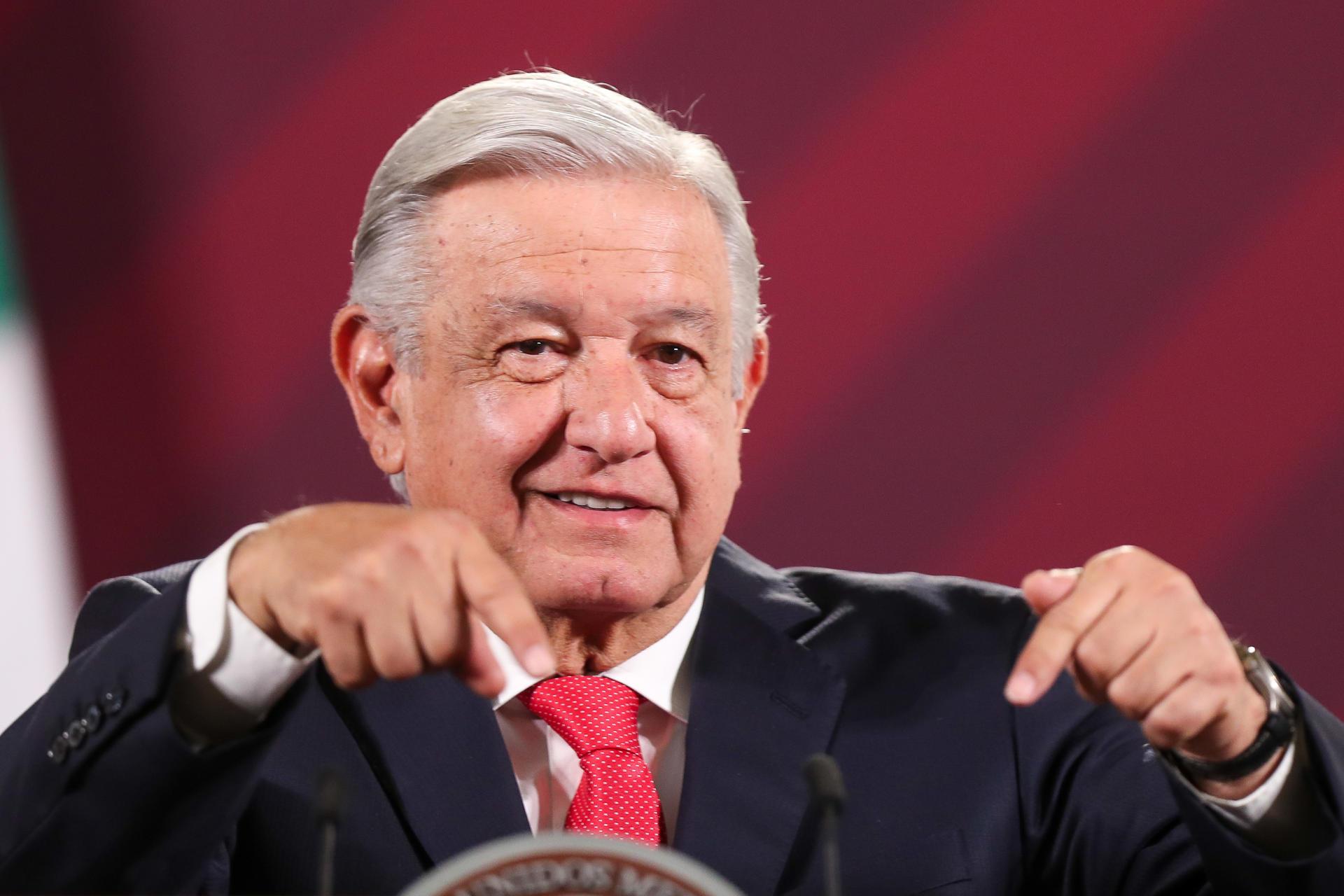 Mañaneras continuarán porque tenemos derecho a estar informados: AMLO