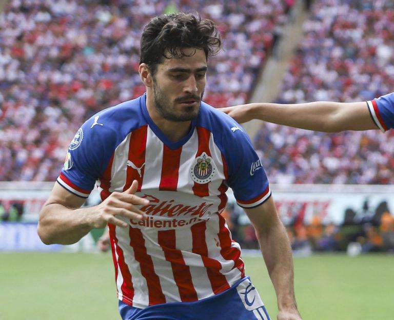 CHIVAS SE BURLA DE CRUZ AZUL Y CALIENTA EL PARTIDO DE LA JORNADA 16
