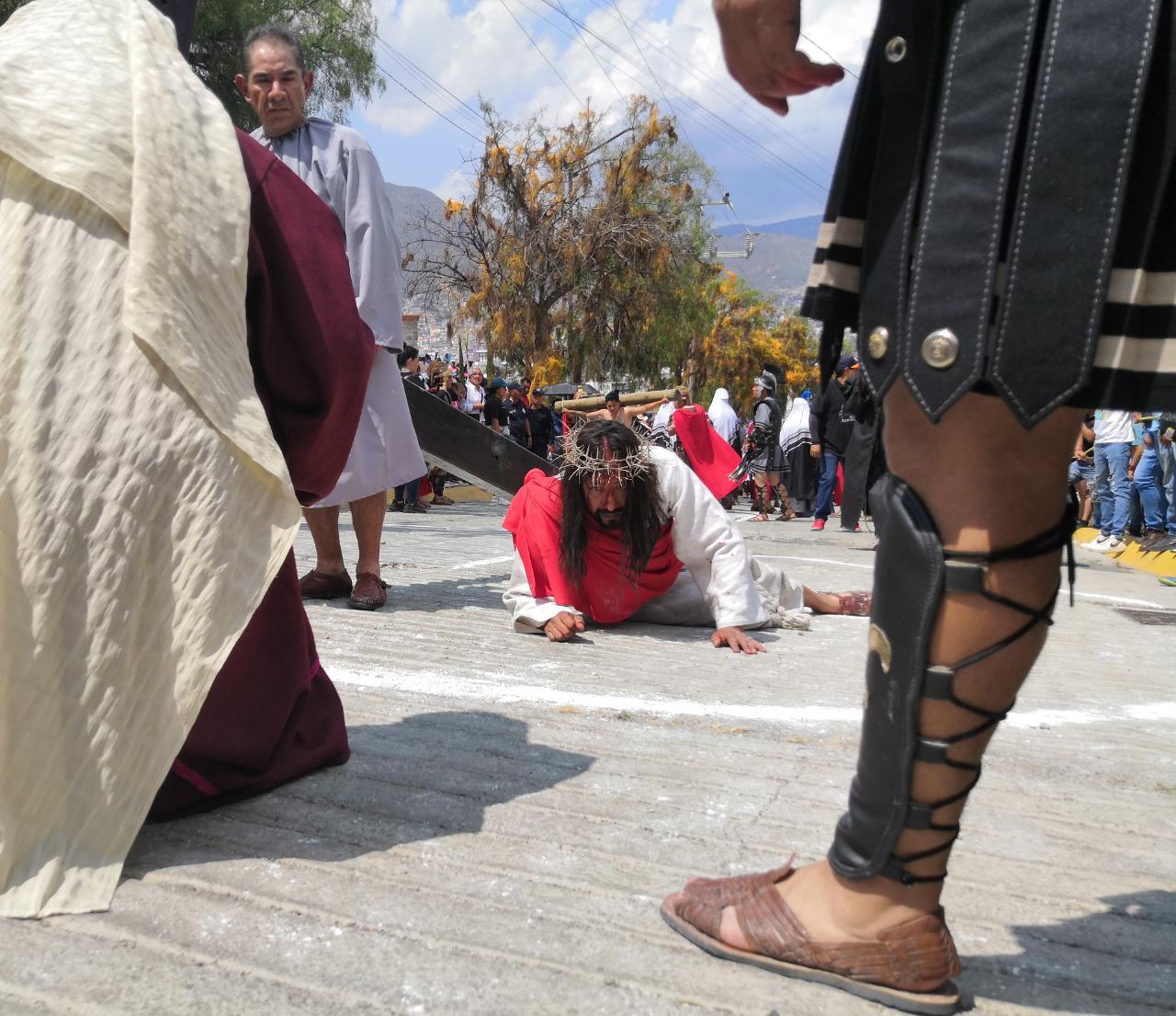 Una vez más, los Viacrucis vivientes regresaron a las calles