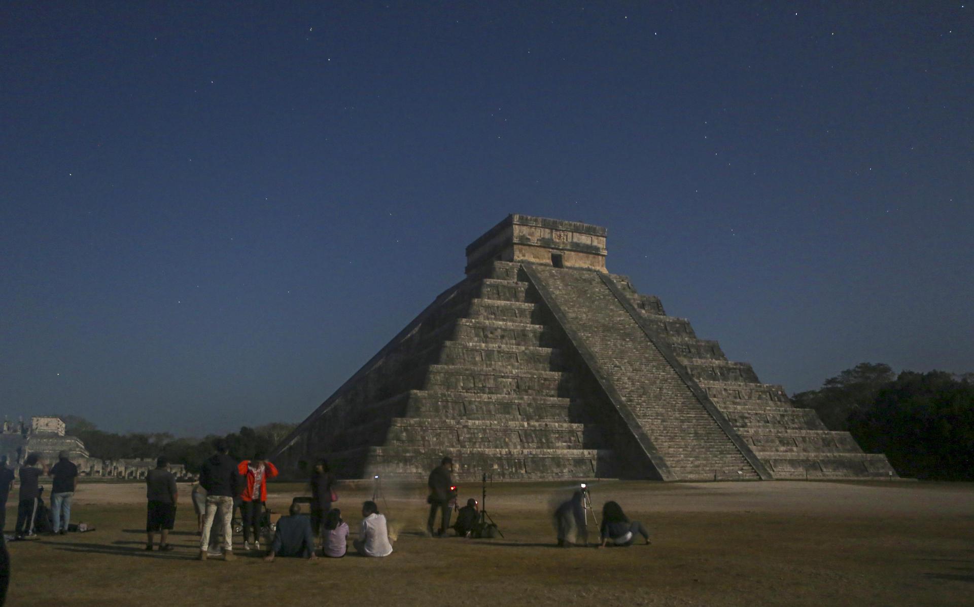 Fenómeno lunar de la serpiente de plata llega a Chichén Itzá