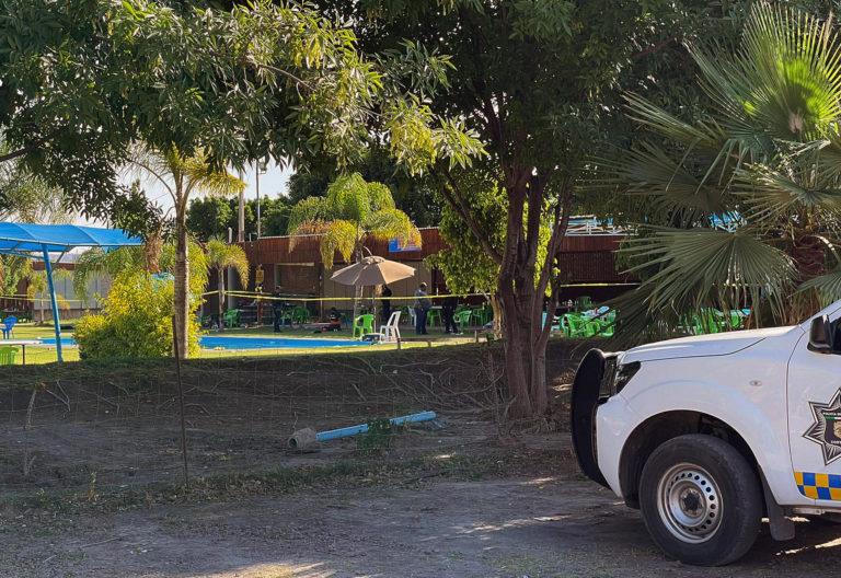 Grupo armado irrumpe en balneario, siete muertos y un lesionado Grupo armado irrumpe en balneario, siete muertos y un lesionado