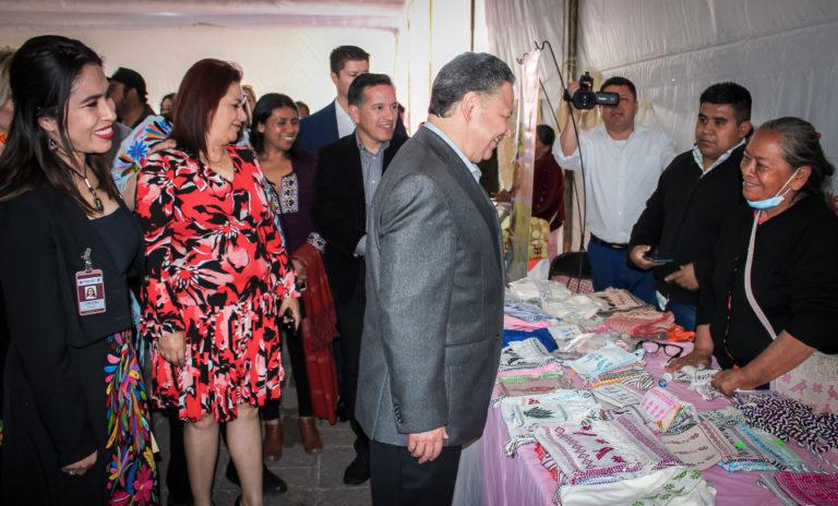 Artesanos de 31 municipios son beneficiados con espacios comerciales Artesanos de 31 municipios son beneficiados con espacios comerciales