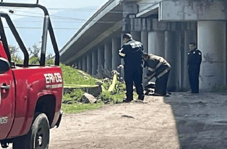 Reportan hallazgo de cadáver de hombre en compuerta del canal