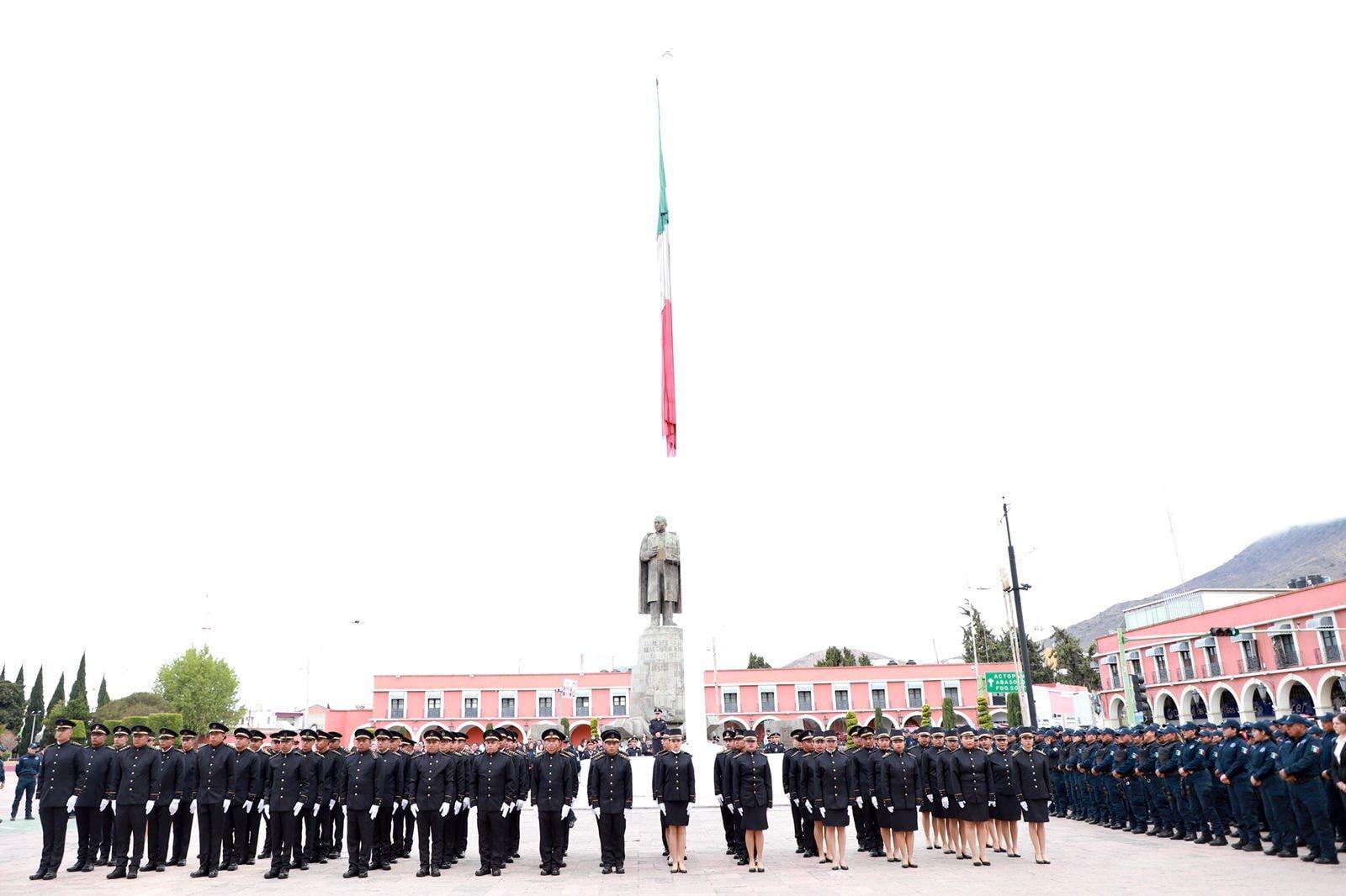 Salvador Cruz Neri, ayer presidió el lunes cívico