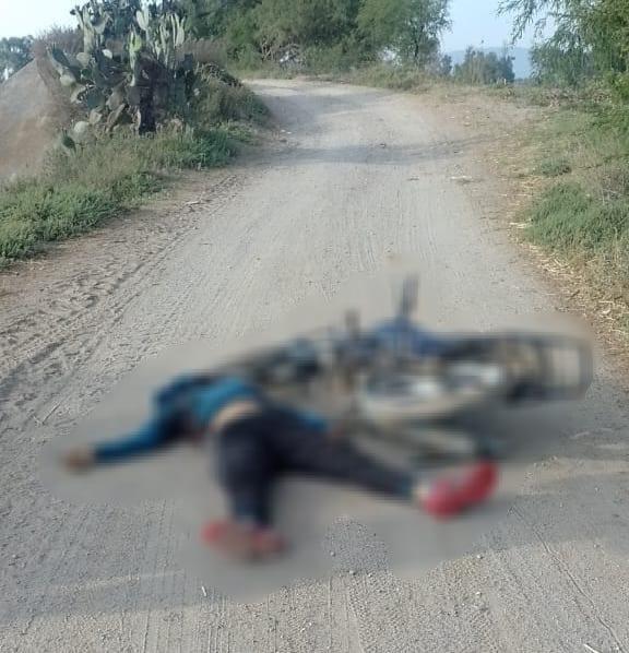 Motociclista fue ejecutado a balazos sobre un camino de terracería Motociclista fue ejecutado a balazos sobre un camino de terracería