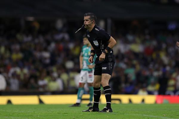 El árbitro que golpeó al argentino Romero recibe 12 partidos de castigo