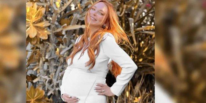 Lindsay Lohan publica nuevas fotos de su “Baby bump” Lindsay Lohan publica nuevas fotos de su “Baby bump”