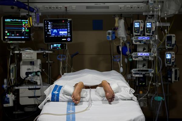 Descubren 49 nuevas variantes genéticas que predisponen a sufrir covid grave