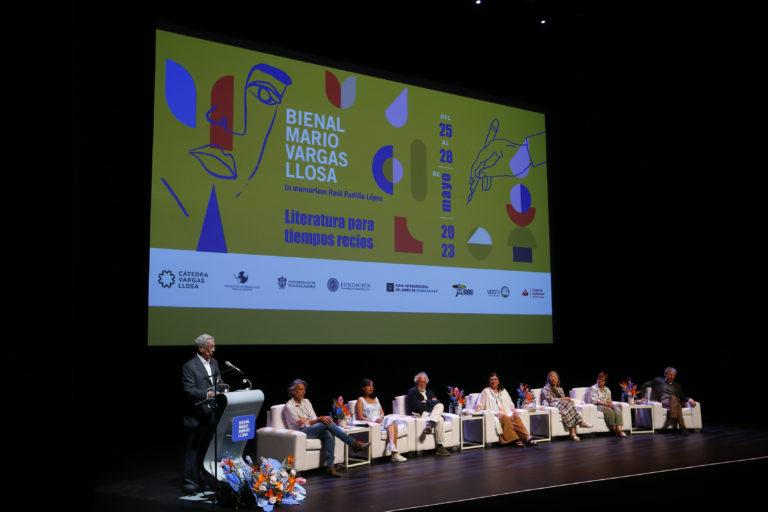 Escritores analizan literatura en mundo postapocalíptico en la Bienal Mario Vargas Llosa Escritores analizan literatura en mundo postapocalíptico en la Bienal Mario Vargas Llosa