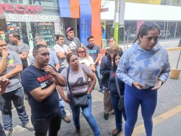 Compromete alcalde no dar más permisos a tiendas de productos chinos Compromete alcalde no dar más permisos a tiendas de productos chinos