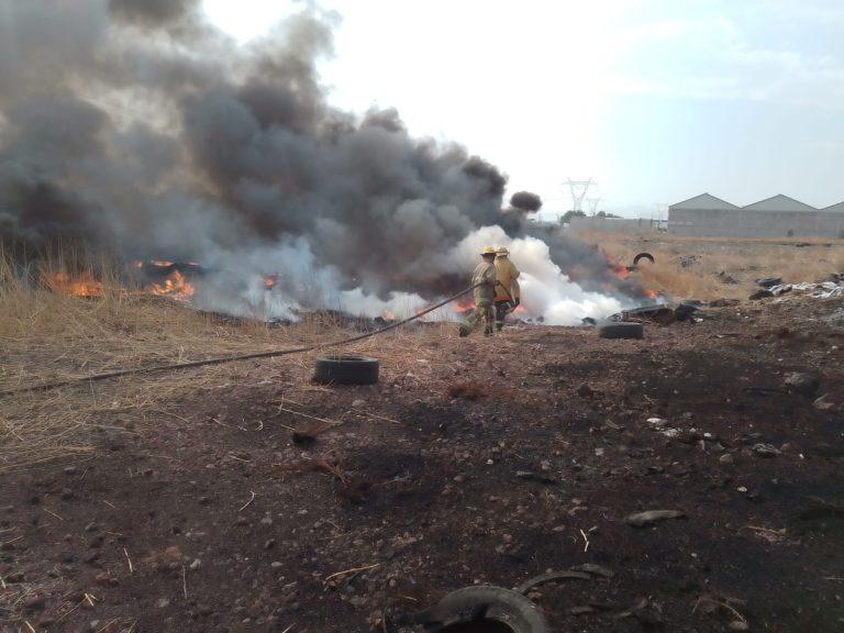 Controlan incendio de llantas 