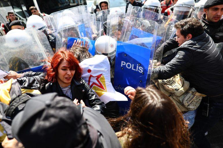 Detenciones por intentar celebrar 1 de Mayo en emblemática plaza de Estambul Detenciones por intentar celebrar 1 de Mayo en emblemática plaza de Estambul