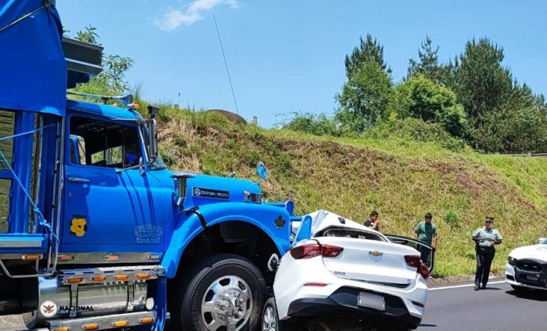 En accidente muere bebé de 10 meses; hay 2 heridos