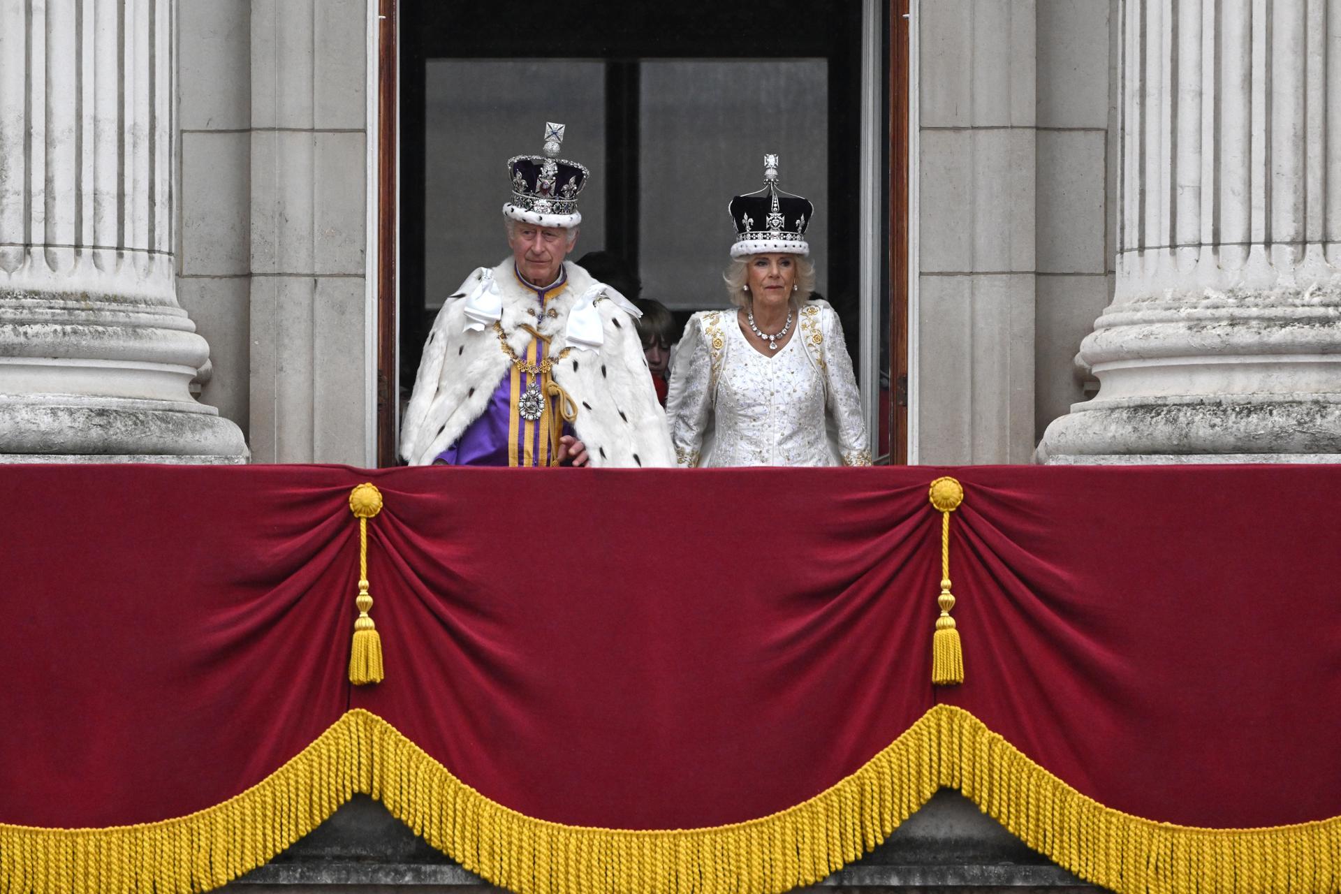 Festejos y almuerzos callejeros celebran la coronación de Carlos III y Camila