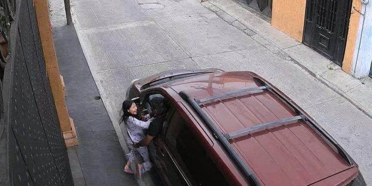 Intentó robar a una niña y policías lo detuvieron Intentó robar a una niña y policías lo detuvieron