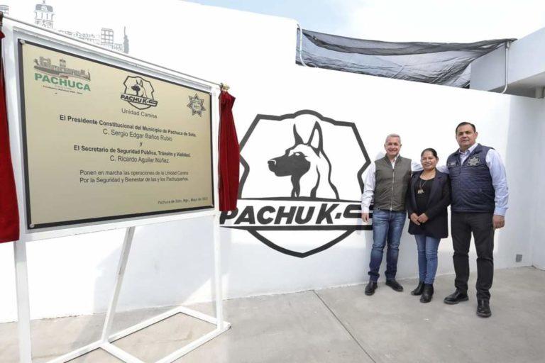 Develó la placa conmemorativa de la rehabilitación de la Unidad Canina K-9