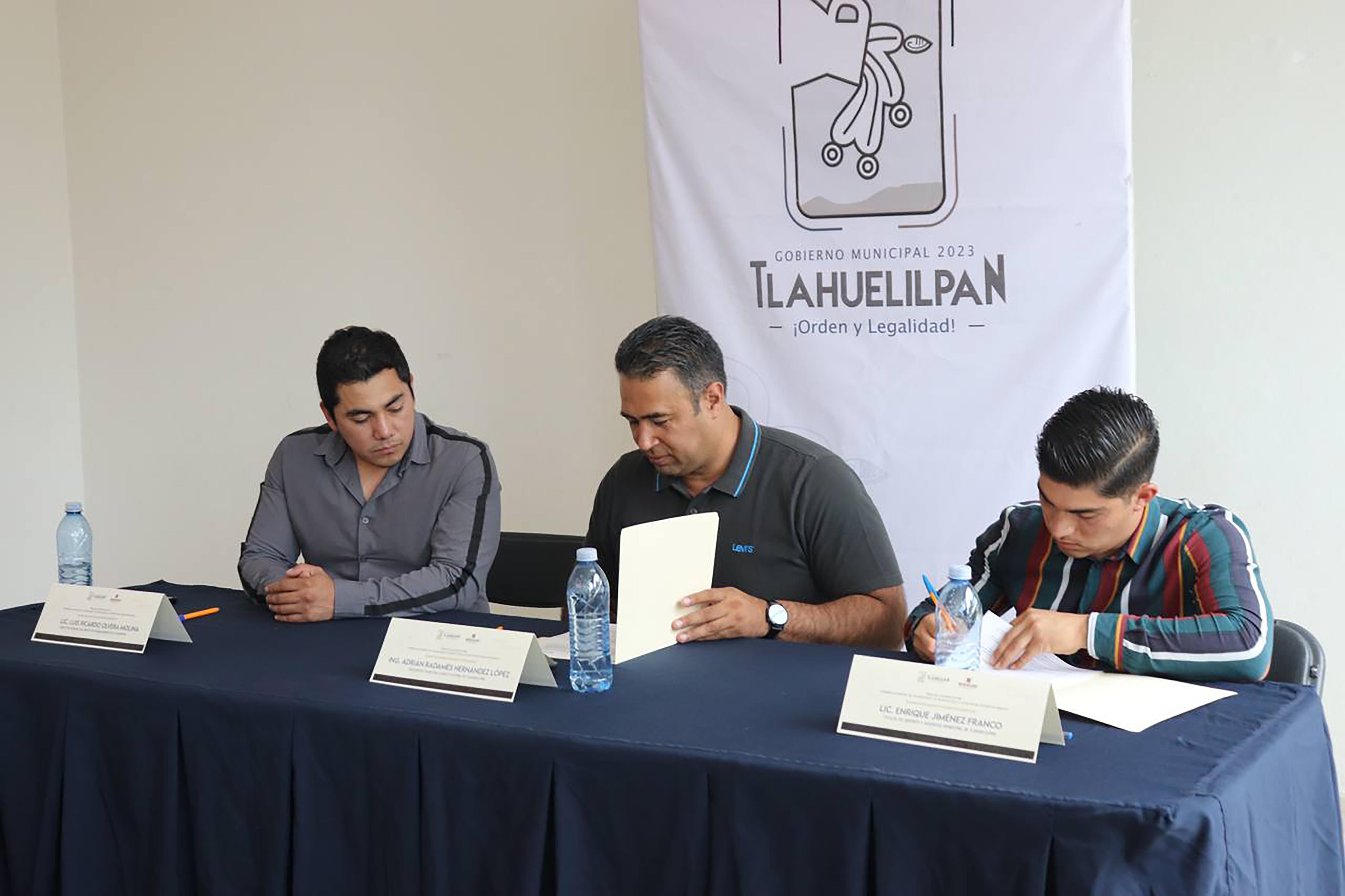 Firman convenios en pro de la juventud hidalguense