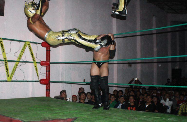 Realizarán función de lucha libre en beneficio de Santi