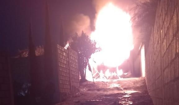 Se incendia y explota casa, almacenaban huachicol Se incendia y explota casa, almacenaban huachicol