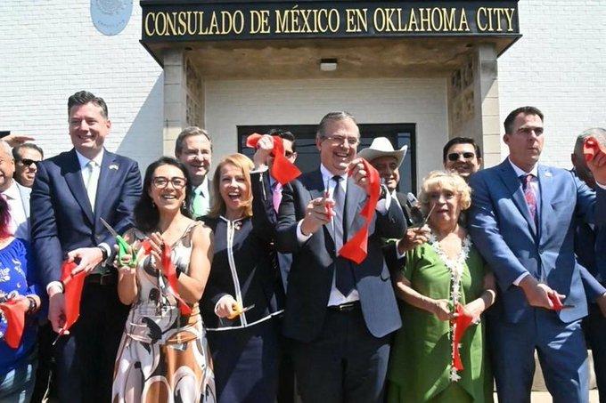 Inaugura Ebrard el Consulado de México en Oklahoma Inaugura Ebrard el Consulado de México en Oklahoma