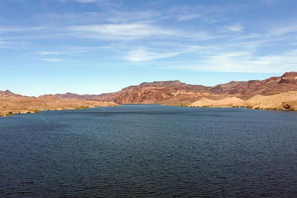 Tres estados de EE.UU. logran un acuerdo para intentar salvar el río Colorado de la sequía