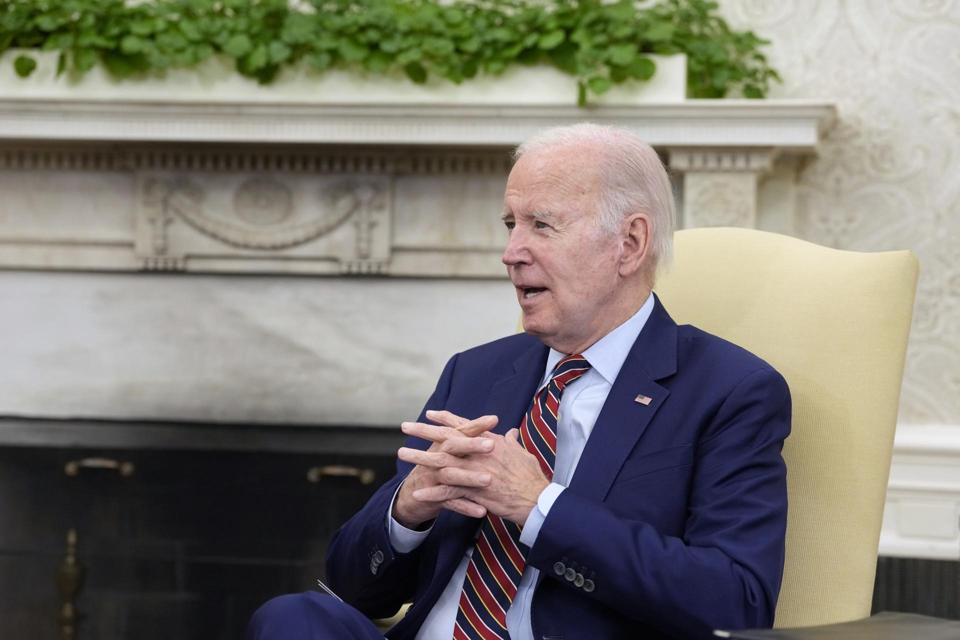 Un juez de Florida bloquea la medida de Biden que permite liberaciones en la frontera