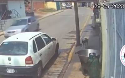 Hombre lanza a perro a cazo con aceite hirviendo en Tecámac