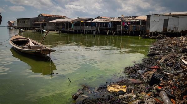 Ambientalistas denuncian emergencia por derrames de petróleo en el mayor lago de Venezuela Ambientalistas denuncian emergencia por derrames de petróleo en el mayor lago de Venezuela