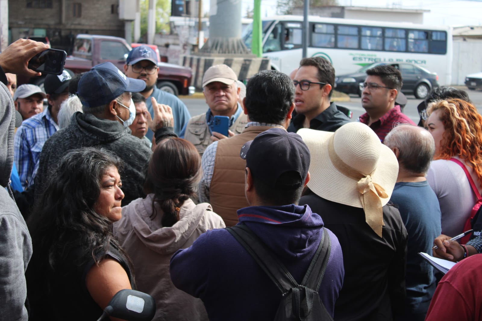 Acuerdan ordenamiento de transporte de carga en la Bajada de San José en Tulancingo