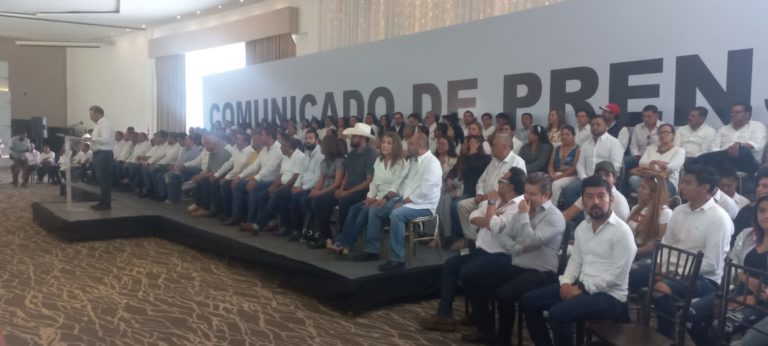 Renuncia masiva: 15 presidentes municipales y 70 regidores se van del PRI Renuncia masiva: 15 presidentes municipales y 70 regidores se van del PRI