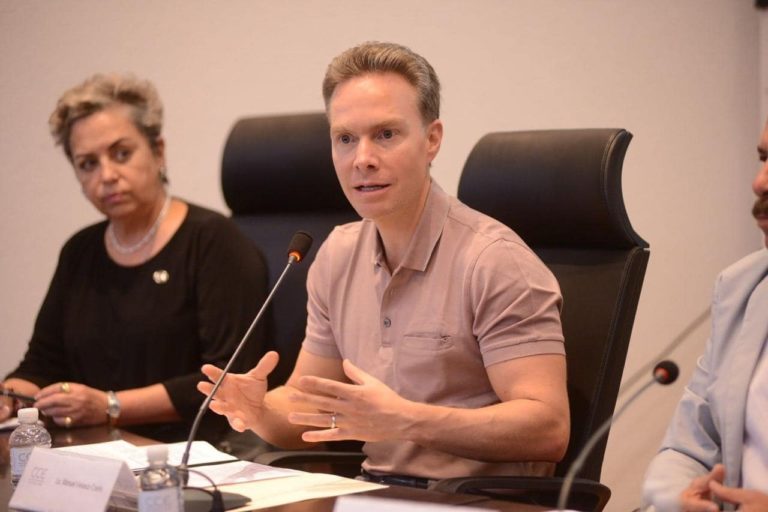“Hidalgo tiene la mejor ubicación geográfica para atraer inversiones”: Manuel Velasco “Hidalgo tiene la mejor ubicación geográfica para atraer inversiones”: Manuel Velasco