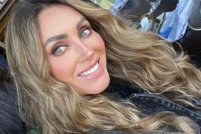 Anahí sufre incidente con audífonos y se le perfora un tímpano Anahí sufre incidente con audífonos y se le perfora un tímpano