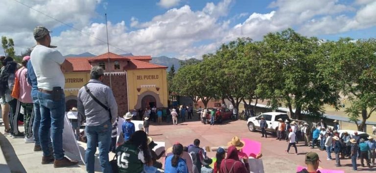 Pobladores votan en contra de relleno sanitario