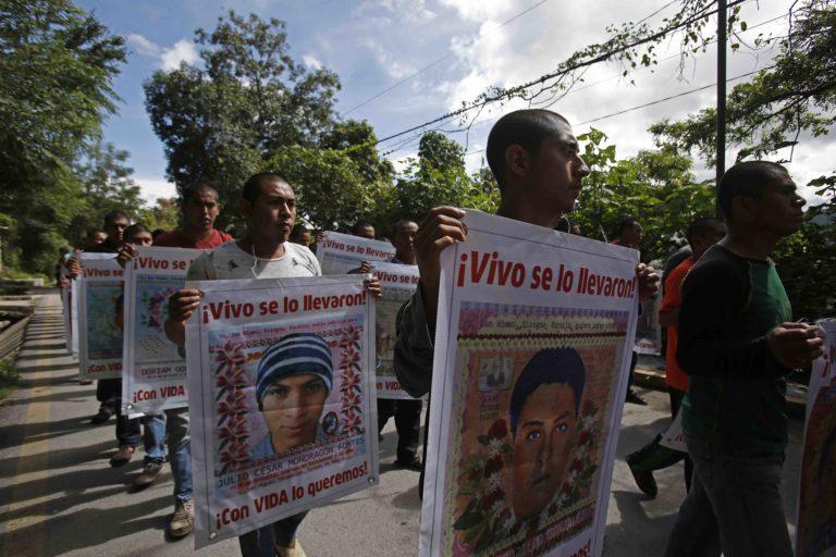 Suman 8 militares más detenidos por caso Ayotzinapa Suman 8 militares más detenidos por caso Ayotzinapa