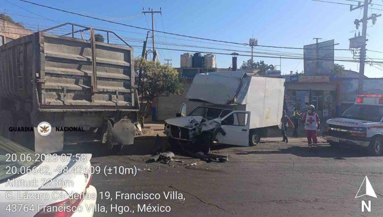 Deja un lesionado choque entre camioneta y camión