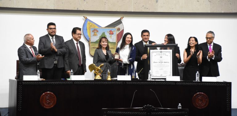 Álvaro Serrano Gutiérrez y Nicolás García de San Vicente fueron galardonados con la medalla Miguel Hidalgo Álvaro Serrano Gutiérrez y Nicolás García de San Vicente fueron galardonados con la medalla Miguel Hidalgo