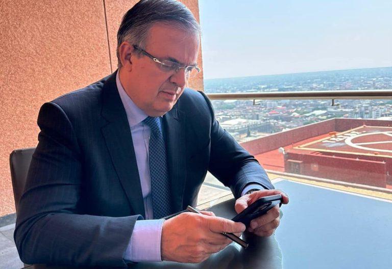Ebrard se registra como precandidato presidencial de Morena Ebrard se registra como precandidato presidencial de Morena