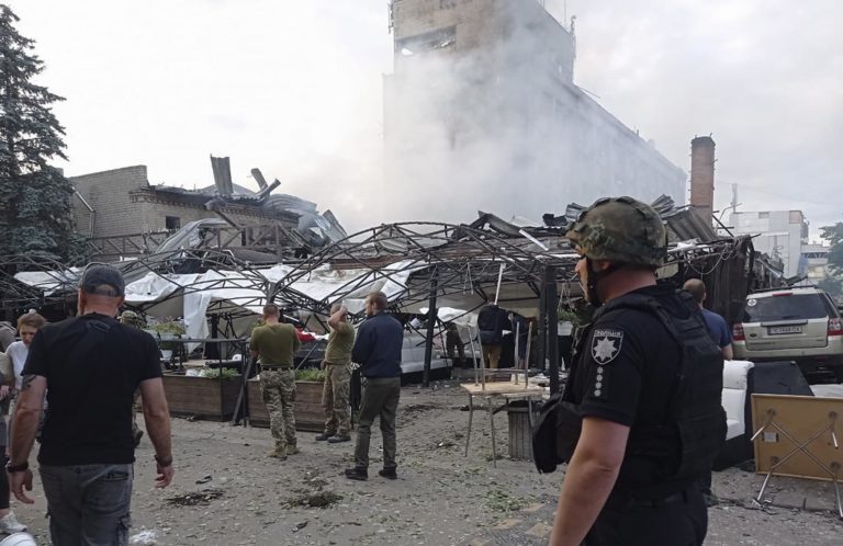 Ya suman 11 civiles muertos por ataque contra Kramatorsk Ya suman 11 civiles muertos por ataque contra Kramatorsk