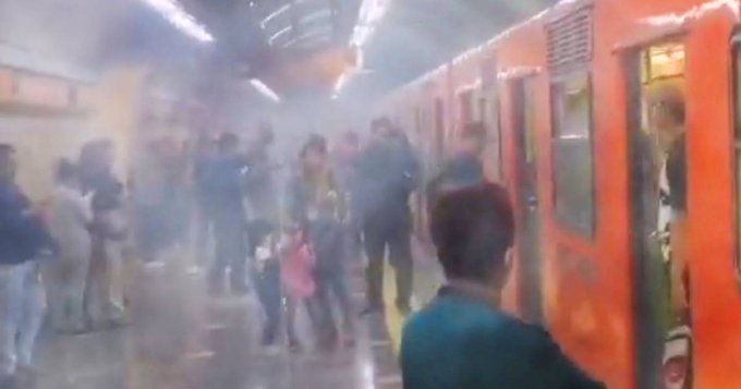 Reportan humo y olor a quemado en la Línea 7 del Metro